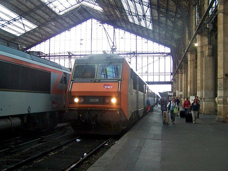 800px-Train_de_nuit_arrivé_des_Savoie_à_Paris-Austerlitz_(2010).JPG